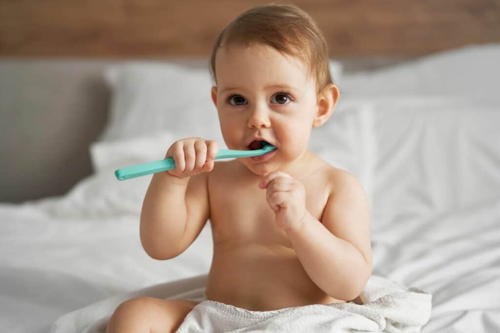 Ab wann sollte die Zahnpflege beim Baby beginnen? 3
